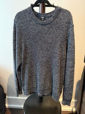 Uniqlo Men's Charcoal Marled Crewneck Sweater